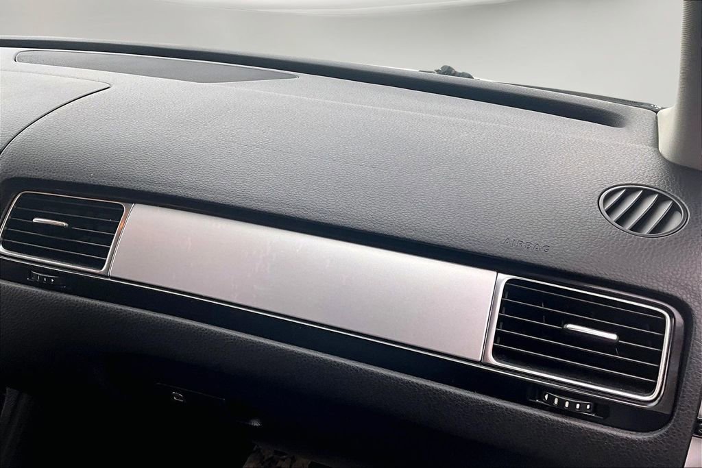 Used 2013 Volkswagen Touareg VR6 image 23