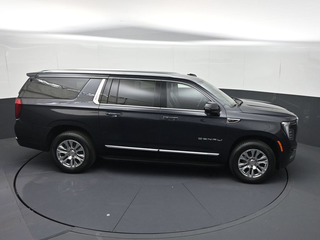 Used 2025 GMC Yukon XL Denali AWD/4WD image 27