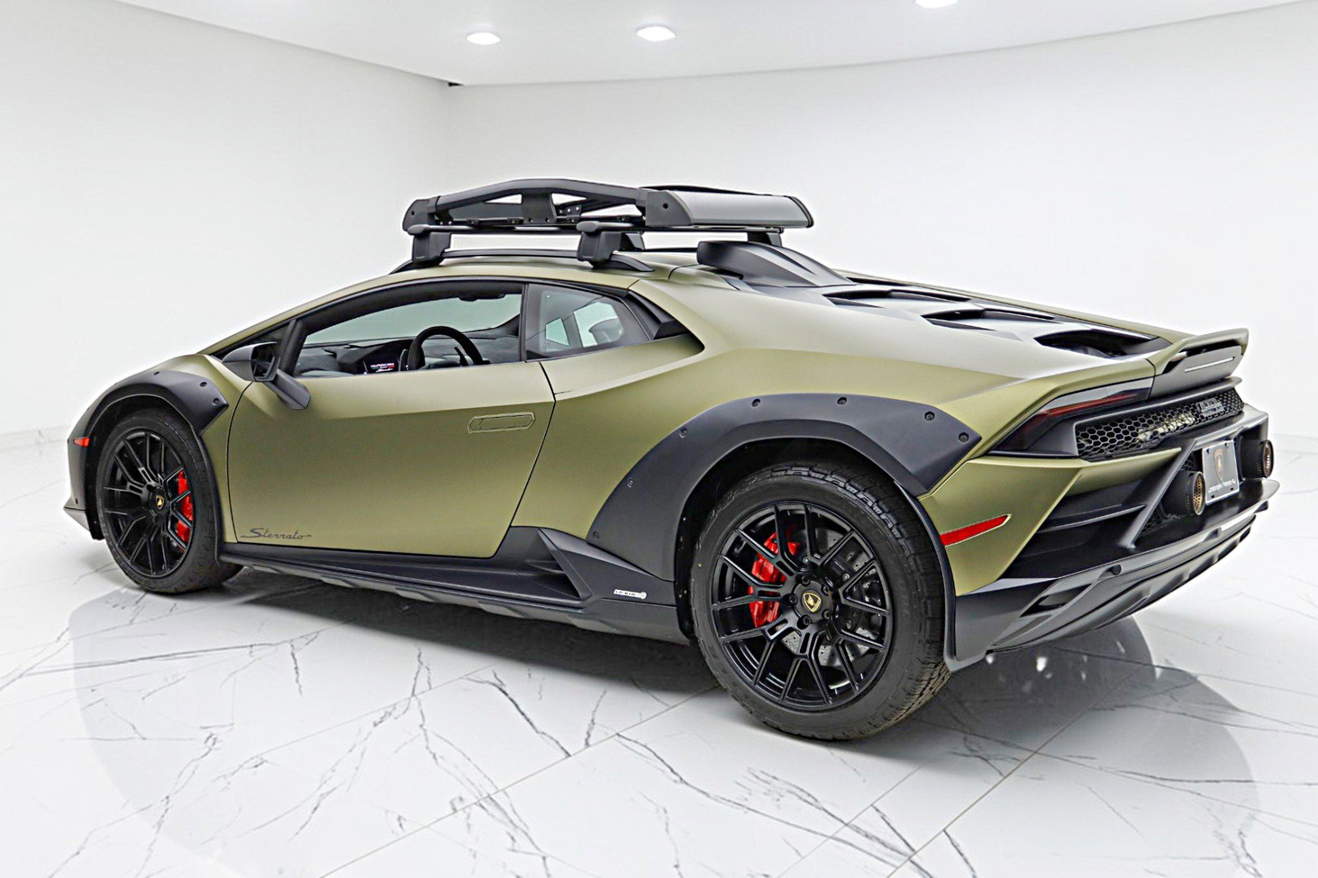 Used 2023 Lamborghini Huracan Sterrato image 7