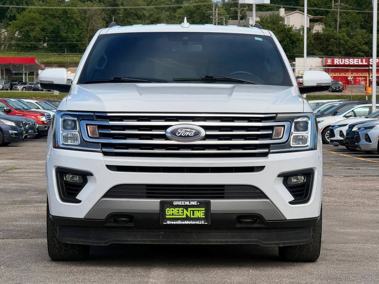 Used 2019 Ford Expedition XLT w/ Equipment Group 202A AWD/4WD image 3