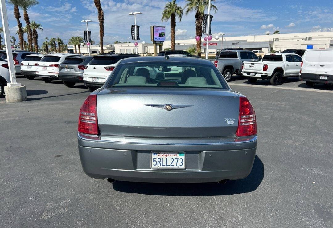 Used 2006 Chrysler 300 C w/ Navigation & Sound Group II RWD image 6