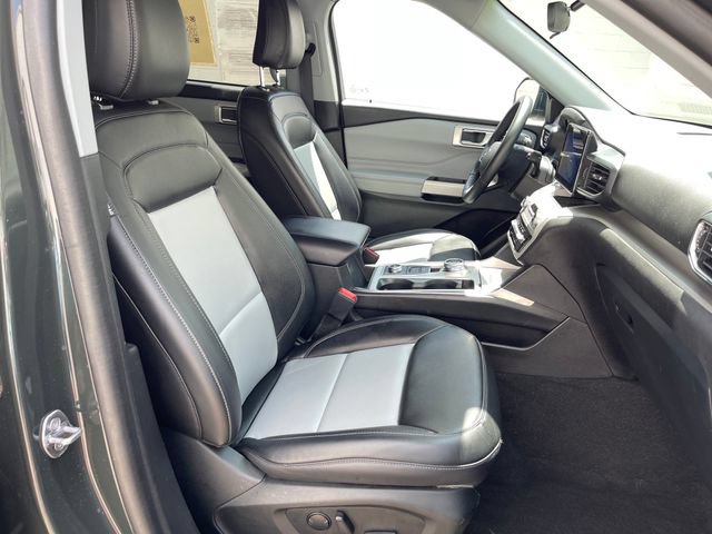 Used 2024 Ford Explorer XLT w/ Equipment Group 202A AWD/4WD image 39
