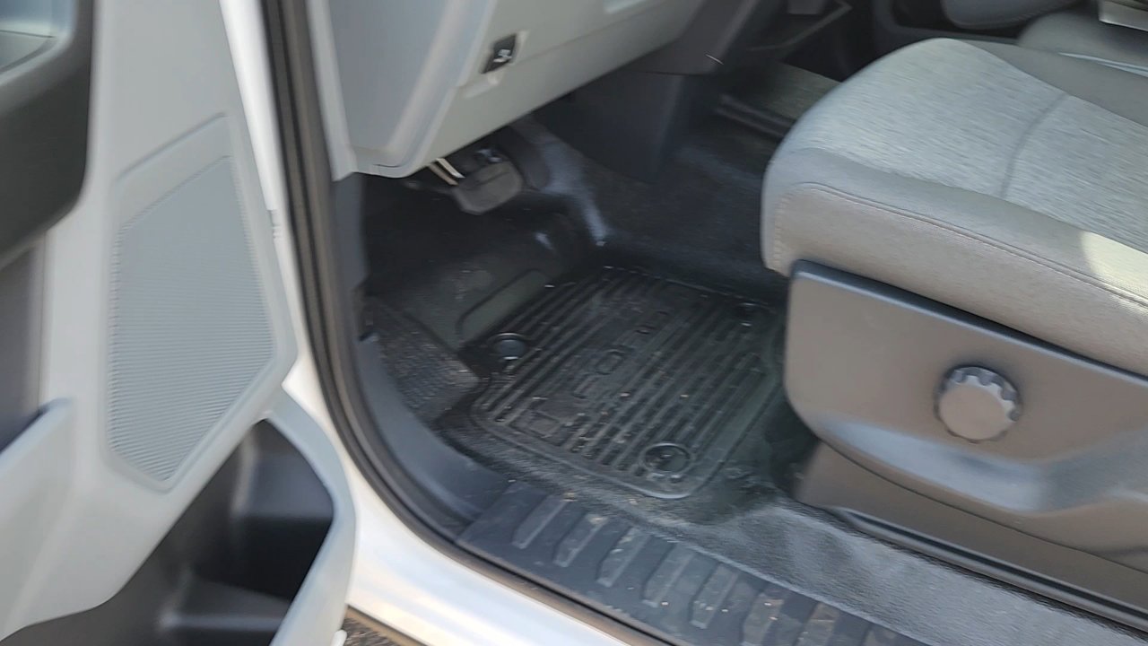 New 2025 Ford F550 4x4 Crew Cab image 15