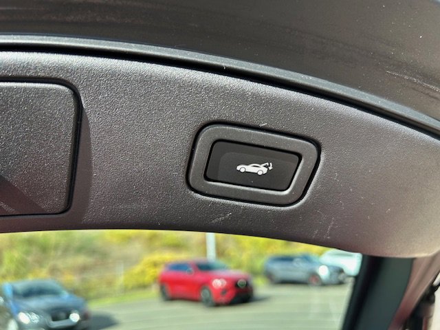 Certified 2021 Jaguar F-TYPE R-Dynamic image 13