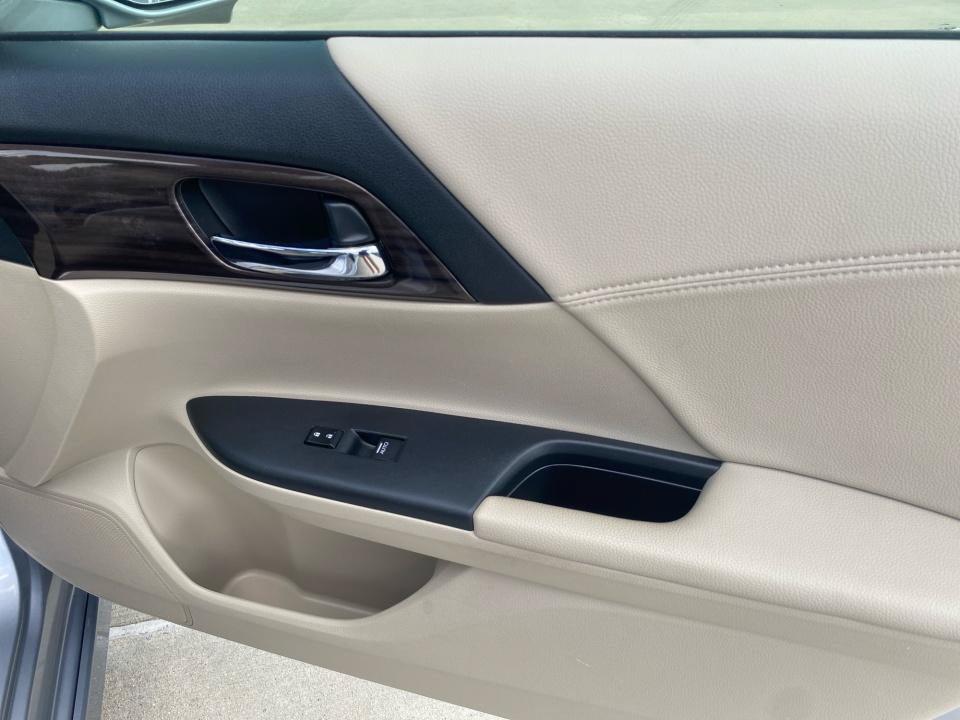 Used 2017 Honda Accord Touring image 35