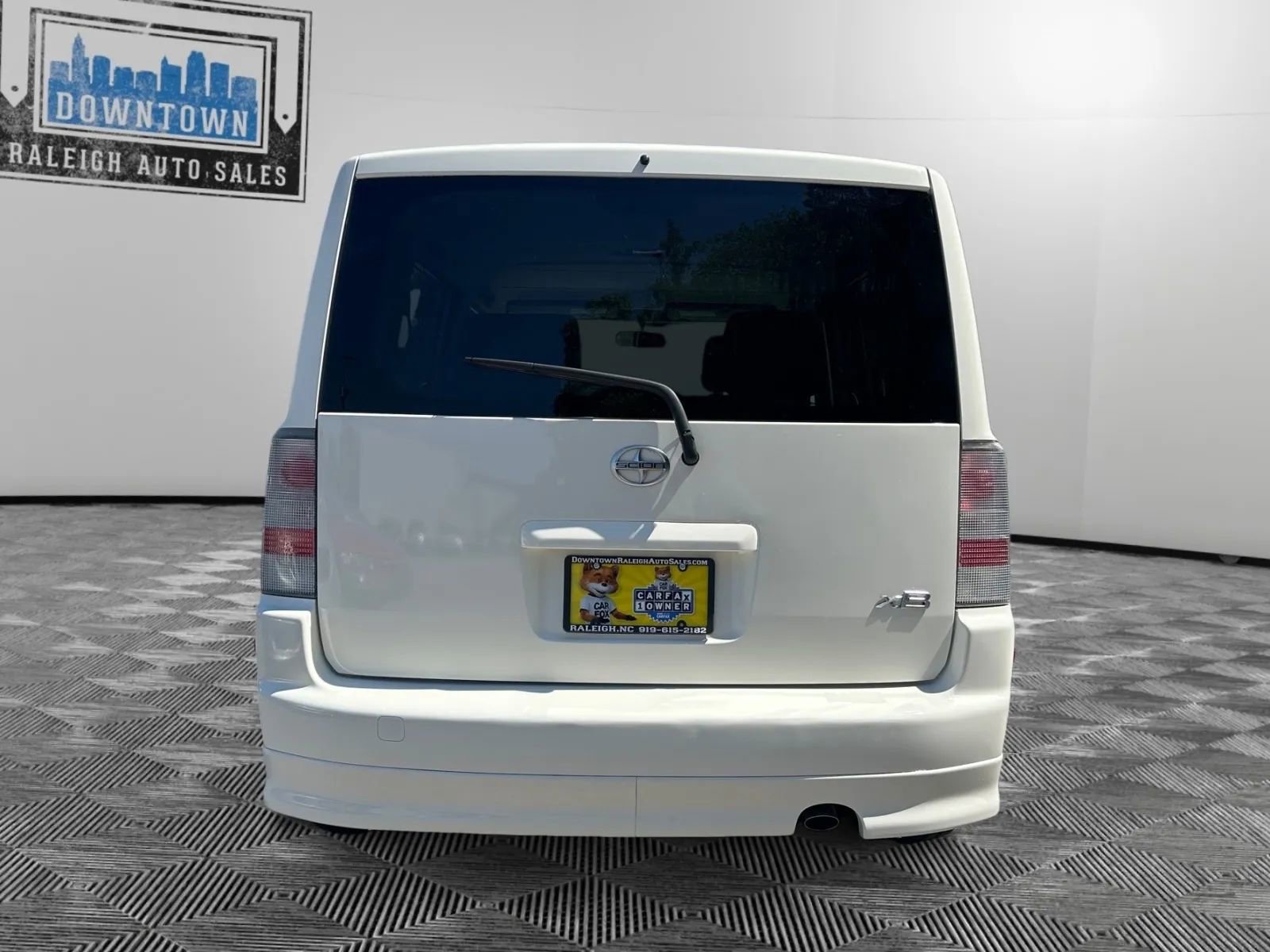 Used 2005 Scion xB FWD image 5