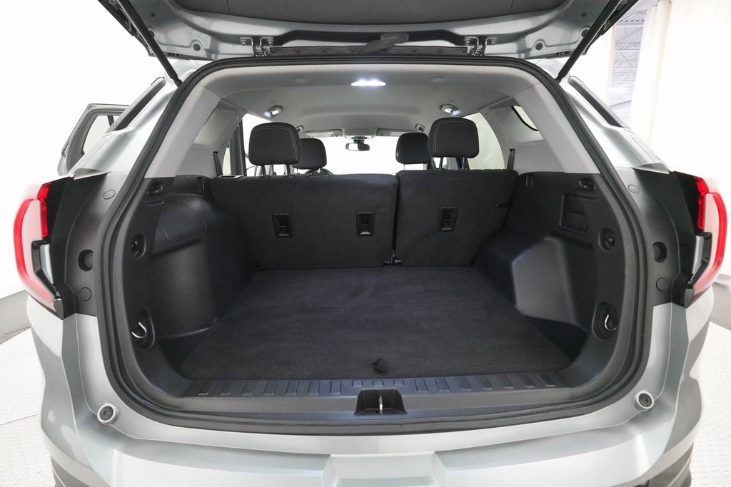 Used 2023 GMC Terrain SLE w/ Driver Convenience Package image 10