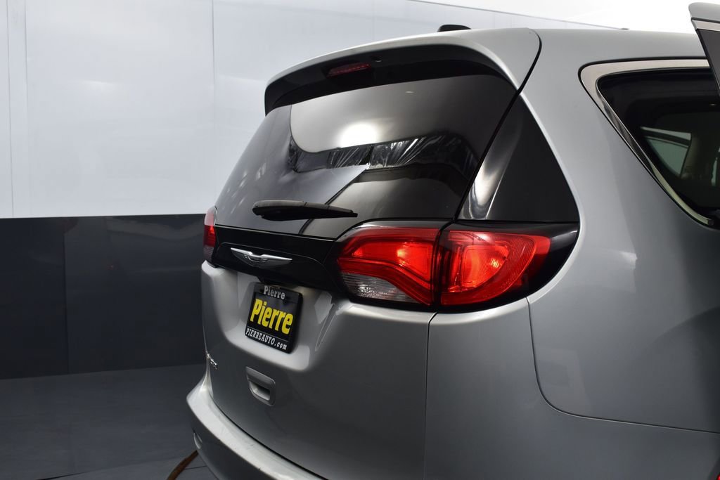 Used 2022 Chrysler Voyager LX FWD image 25