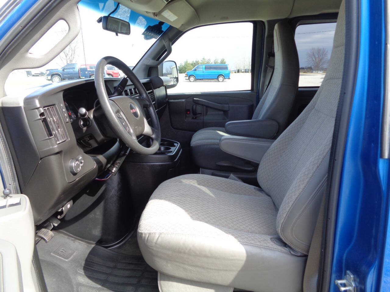 Used 2018 GMC Savana 3500 LT w/ LT Preferred Equipment Group RWD image 7