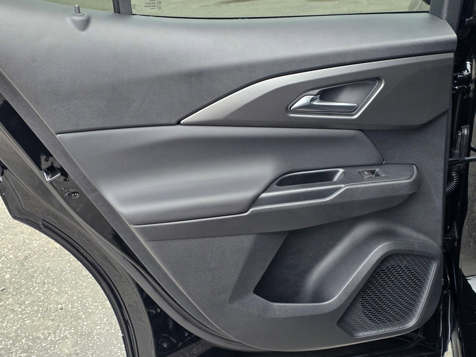 New 2026 Chevrolet Equinox EV LT w/ LPO, Blackout Package image 13