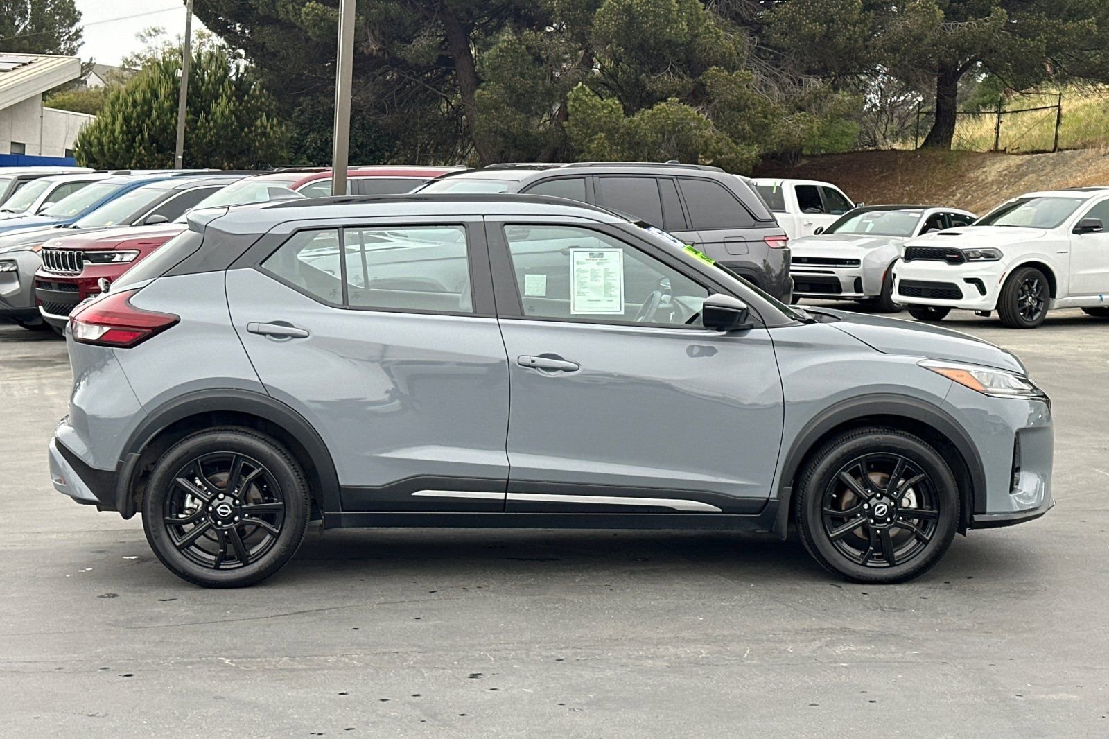 Used 2023 Nissan Kicks SR w/ SR Premium Package image 3