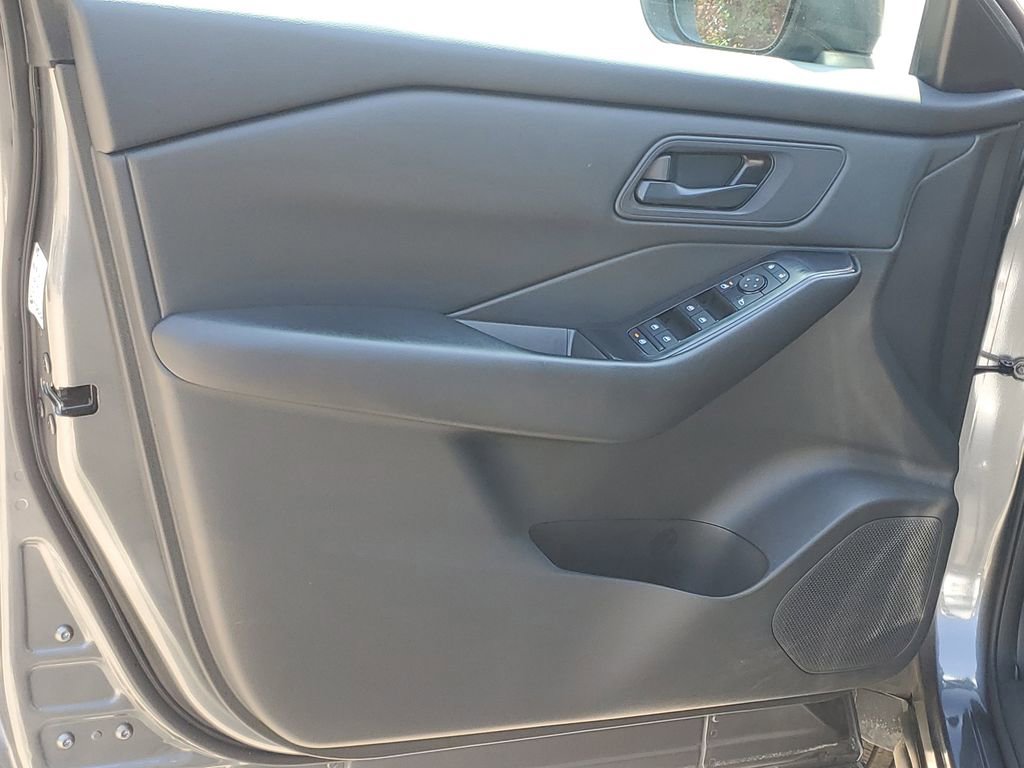 Used 2024 Nissan Rogue S image 8