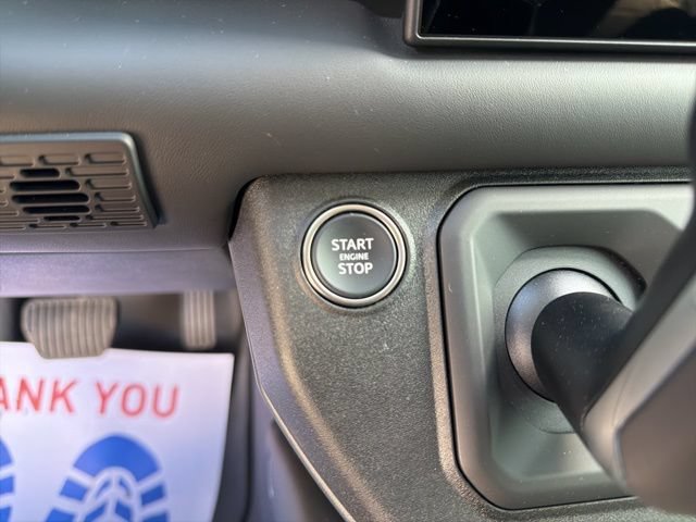 Used 2025 Land Rover Defender 110 SE AWD/4WD image 30