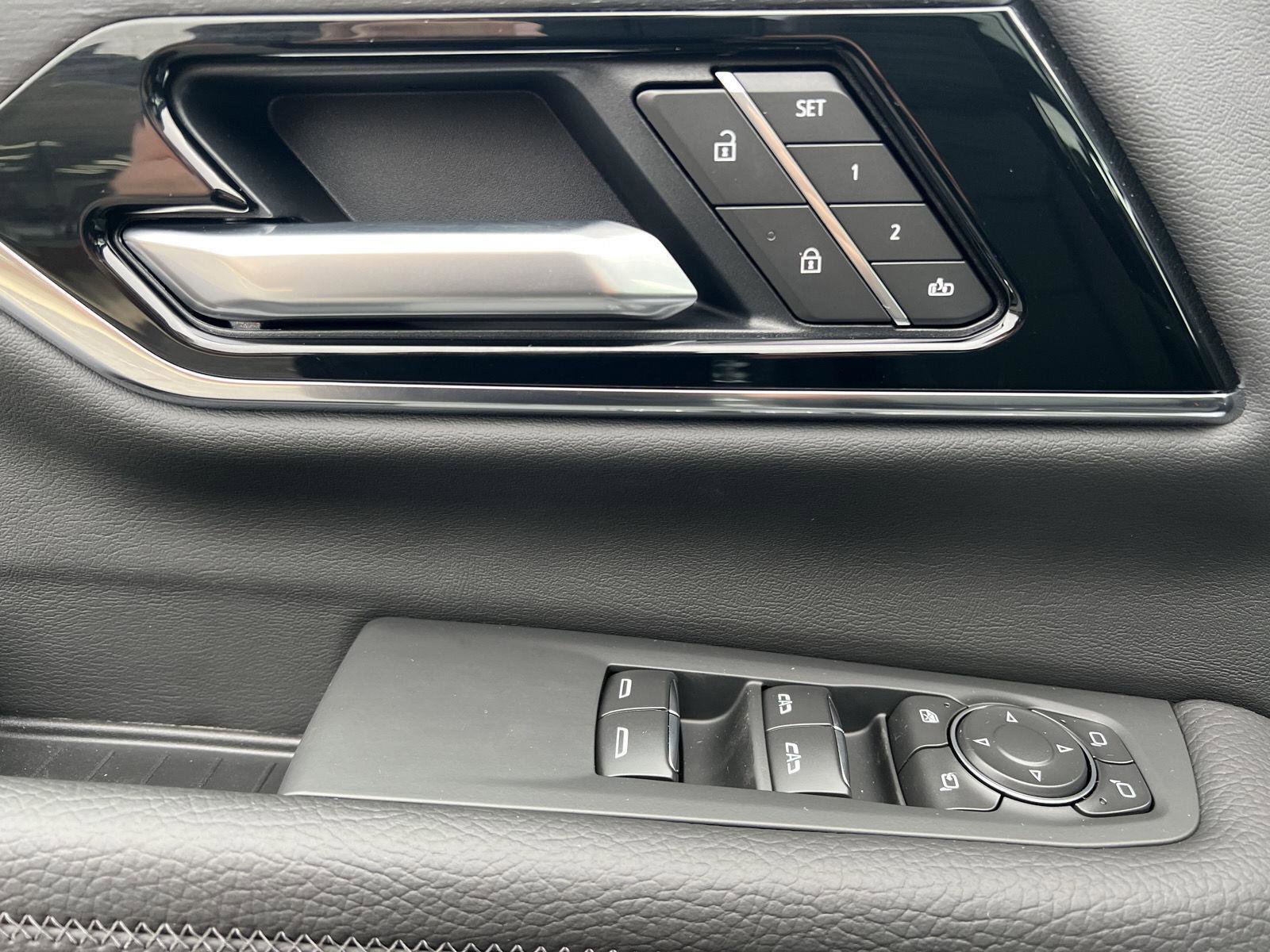 New 2026 GMC Yukon Denali w/ Sun & Power Step Package image 14