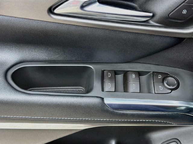 Used 2026 Chevrolet Traverse LT FWD image 18