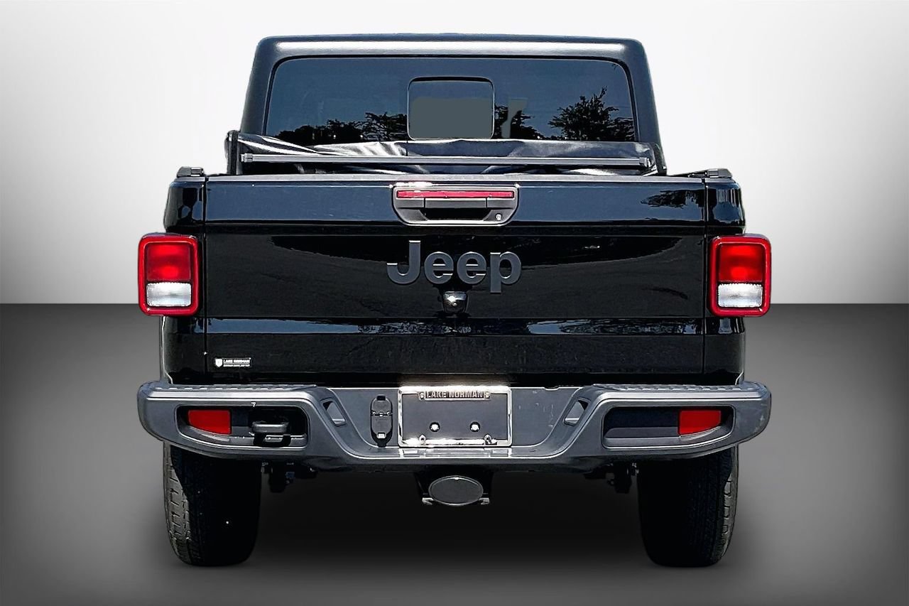 Used 2023 Jeep Gladiator Sport AWD/4WD image 7