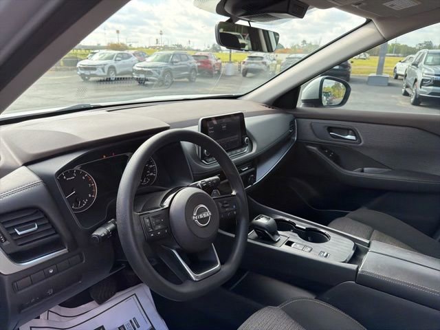 Used 2023 Nissan Rogue SV image 6