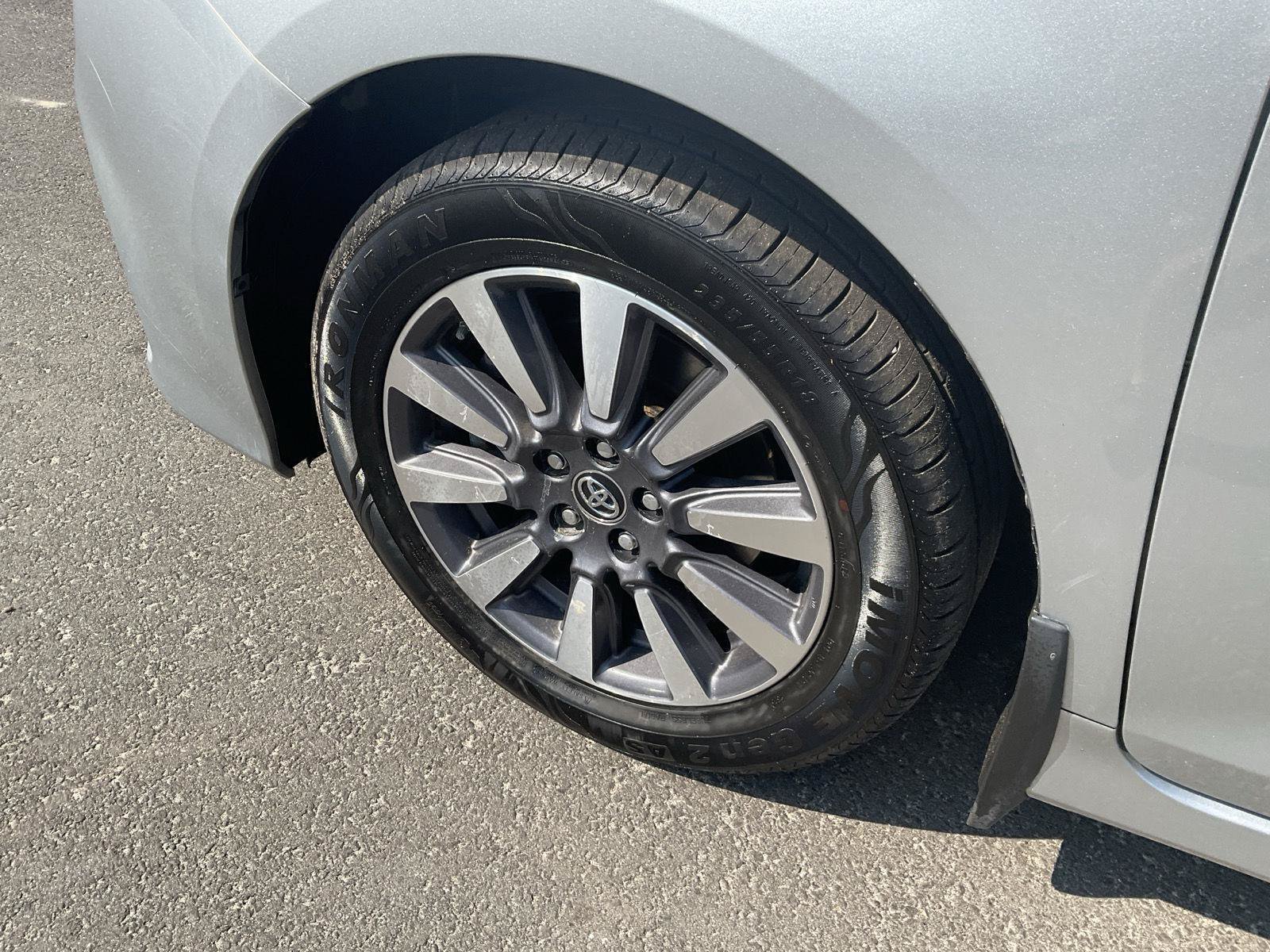 Used 2020 Toyota Sienna XLE Premium AWD/4WD image 9