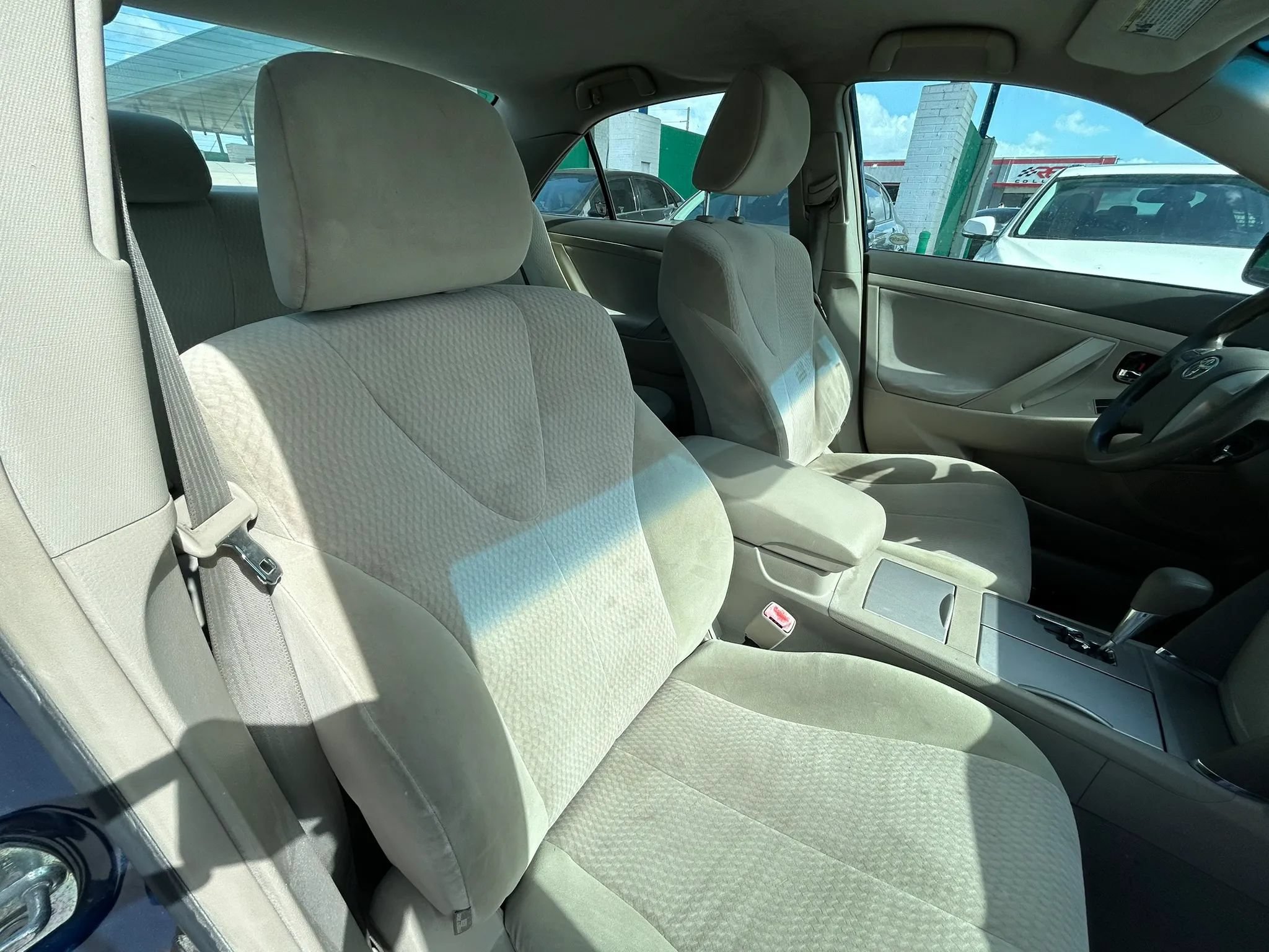 Used 2010 Toyota Camry LE FWD image 13