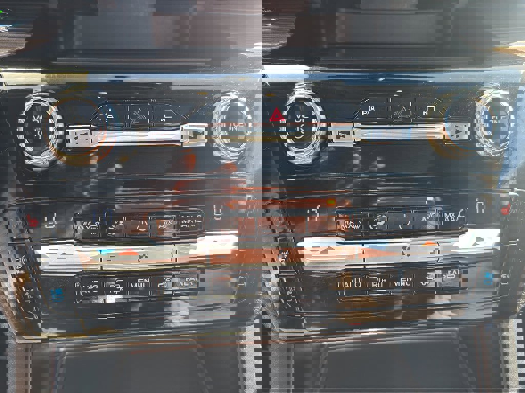 Used 2021 Ford Explorer Limited w/ Hybrid Equipment Group 310A image 29