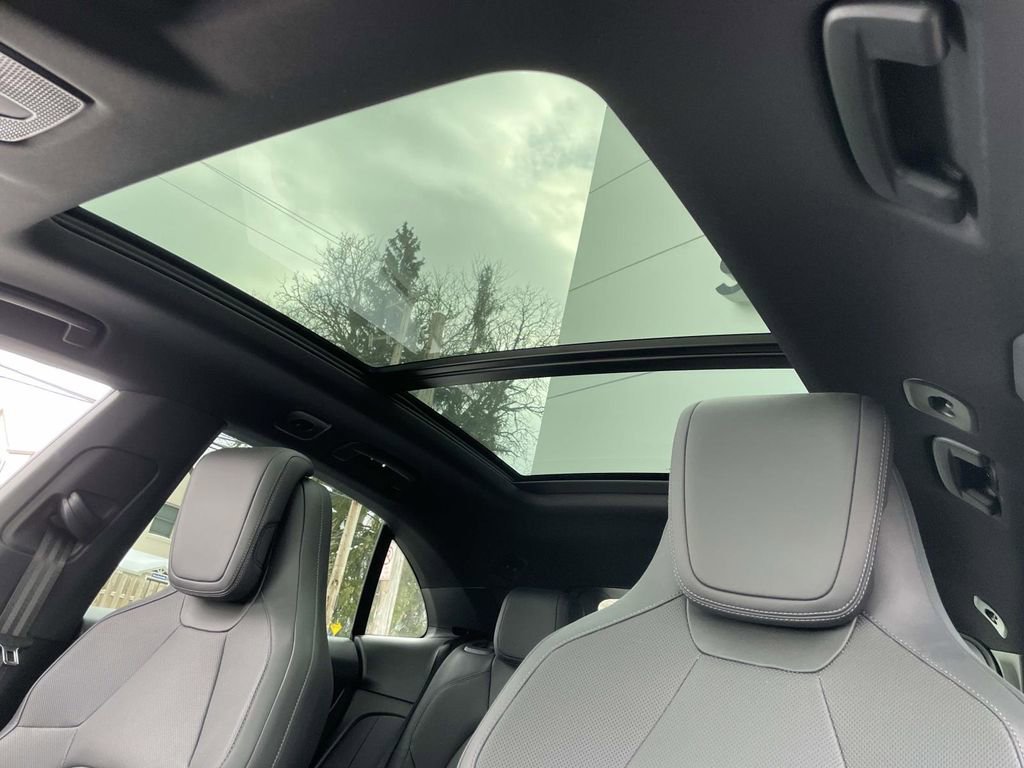 Used 2024 Porsche Macan 4 Electric image 18