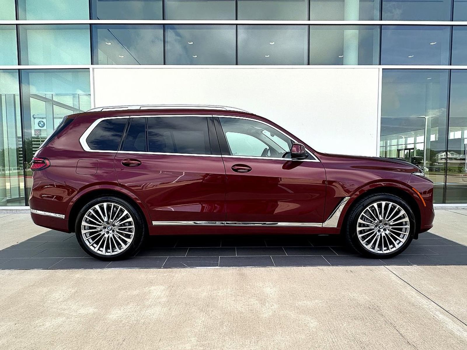 New 2026 BMW X7 xDrive40i image 3