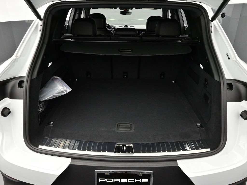 Certified 2025 Porsche Cayenne E-Hybrid AWD/4WD image 16