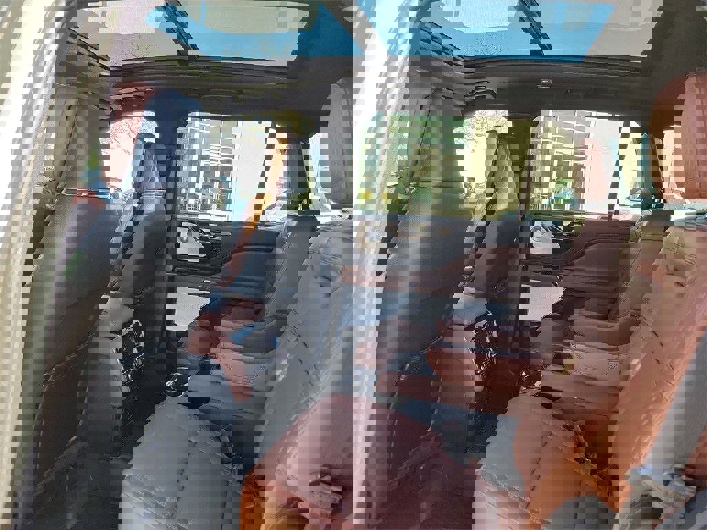 Used 2025 Lincoln Aviator Reserve w/ Equipment Group 201A image 13