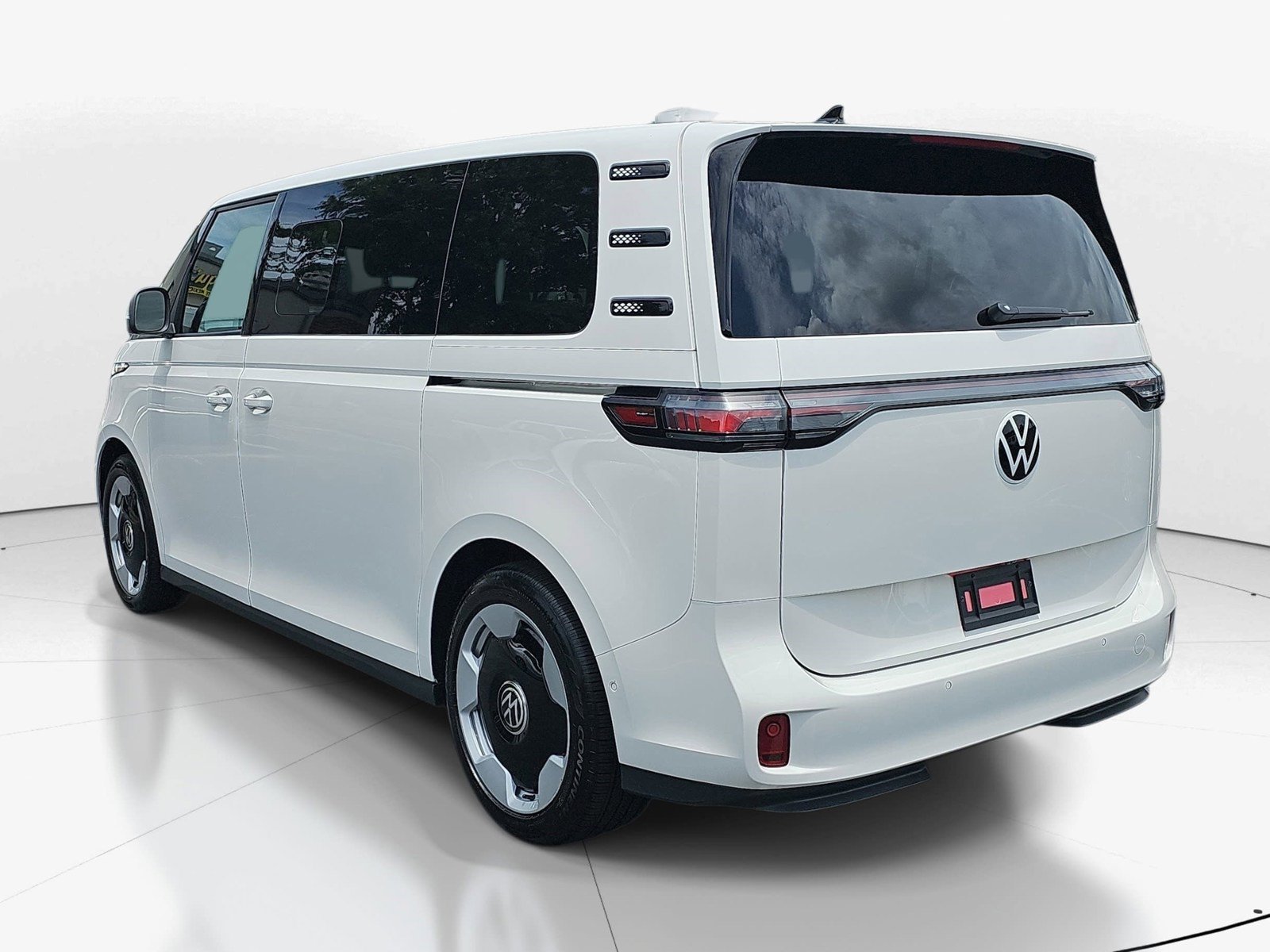 Used 2025 Volkswagen ID. Buzz Pro S RWD image 5