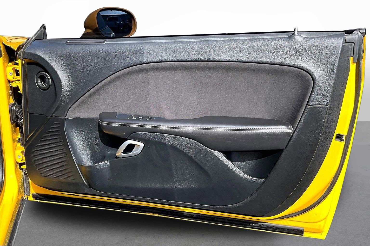 Used 2018 Dodge Challenger SXT w/ Blacktop Package image 17