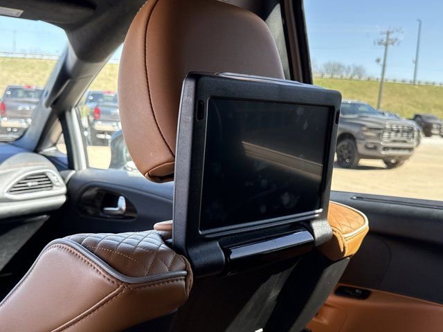 Used 2023 Chrysler Pacifica Pinnacle w/ Trailer Tow Group image 9