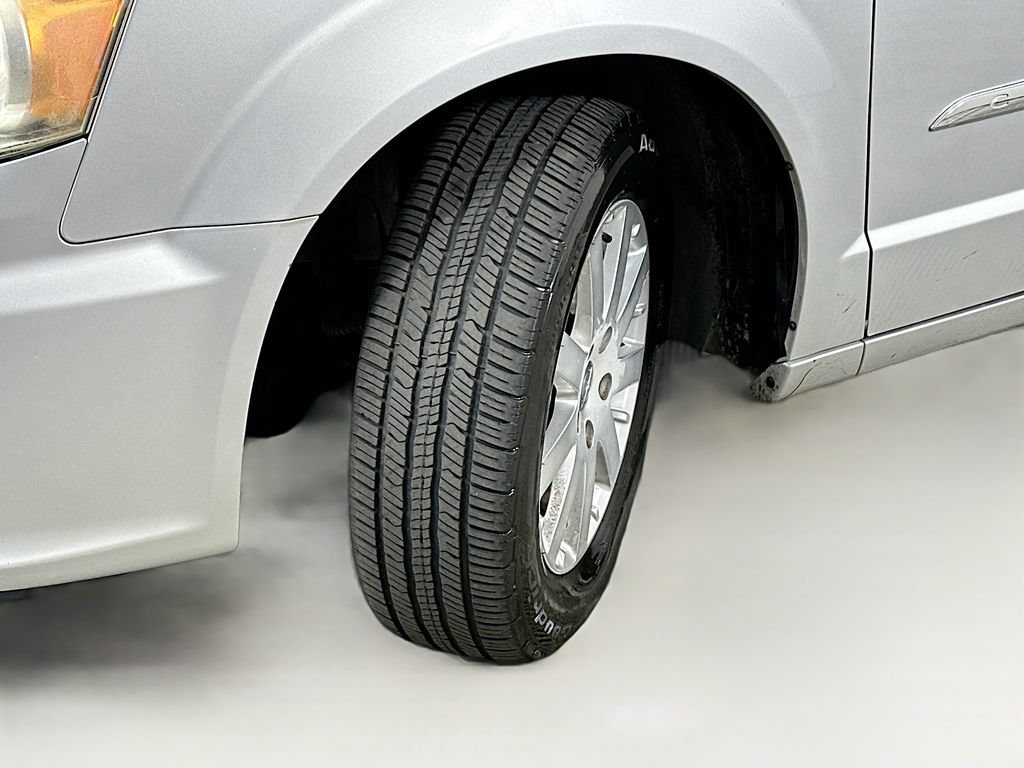 Used 2011 Chrysler Town & Country Touring-L FWD image 25