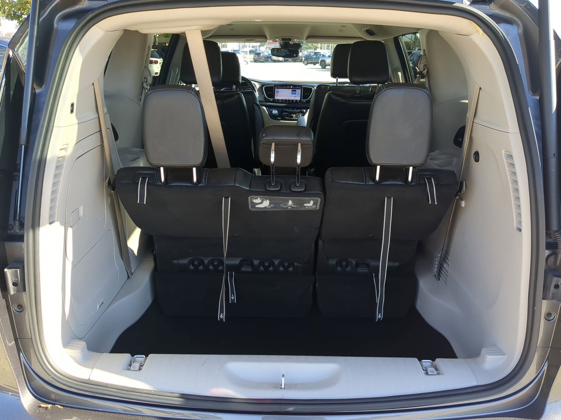 Used 2021 Chrysler Pacifica Touring-L image 29