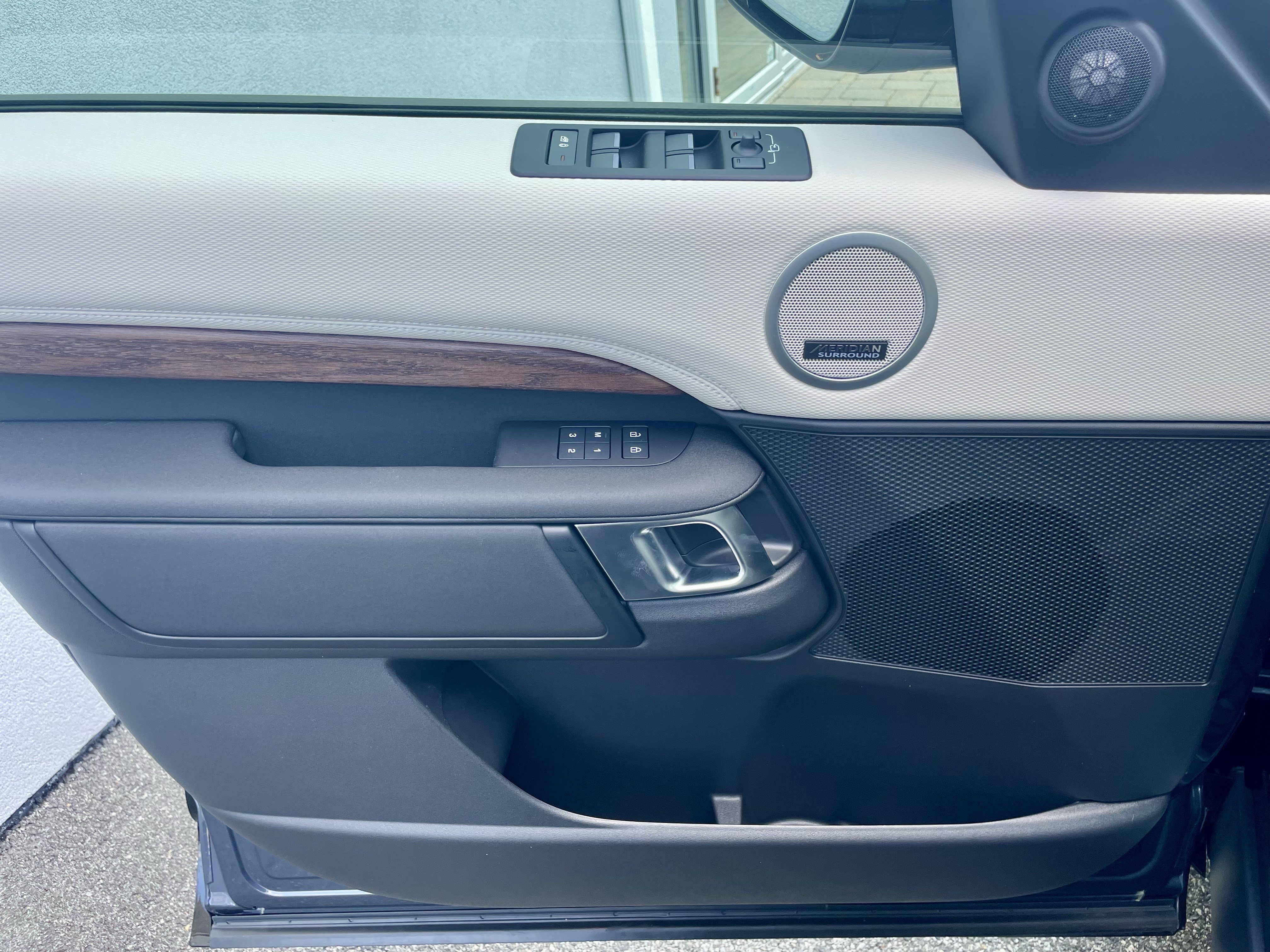 New 2026 Land Rover Discovery Dynamic SE AWD/4WD image 12