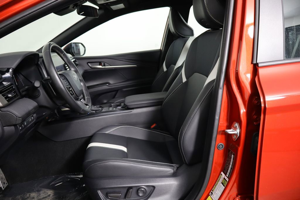 Used 2025 Toyota Camry SE FWD image 14