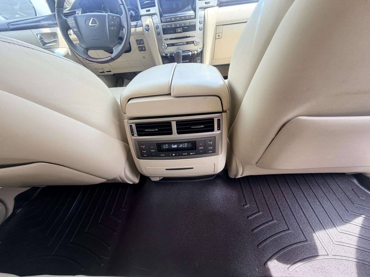 Used 2013 Lexus LX 570 4WD w/ Luxury Pkg image 36
