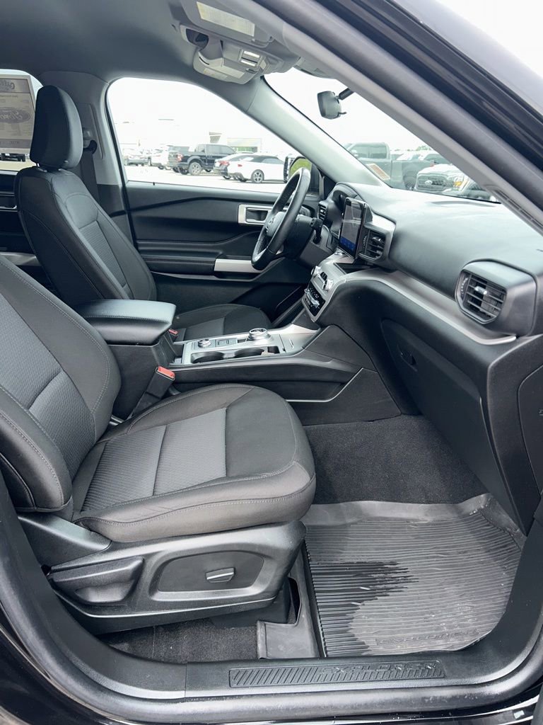 Used 2023 Ford Explorer XLT AWD/4WD image 9