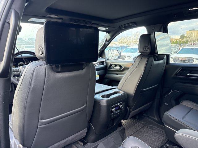 New 2026 GMC Yukon XL Denali w/ Denali Reserve Package image 8