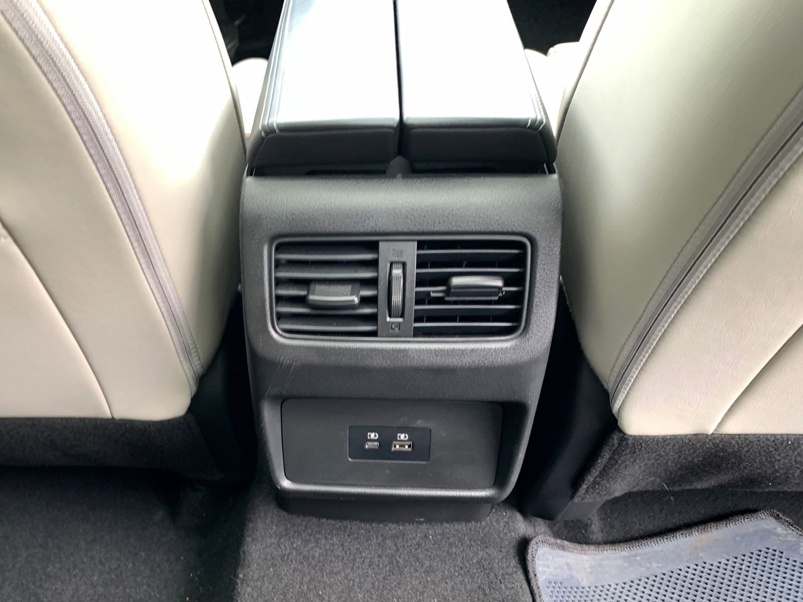 Used 2022 Nissan Rogue SV w/ SV Premium Package image 25