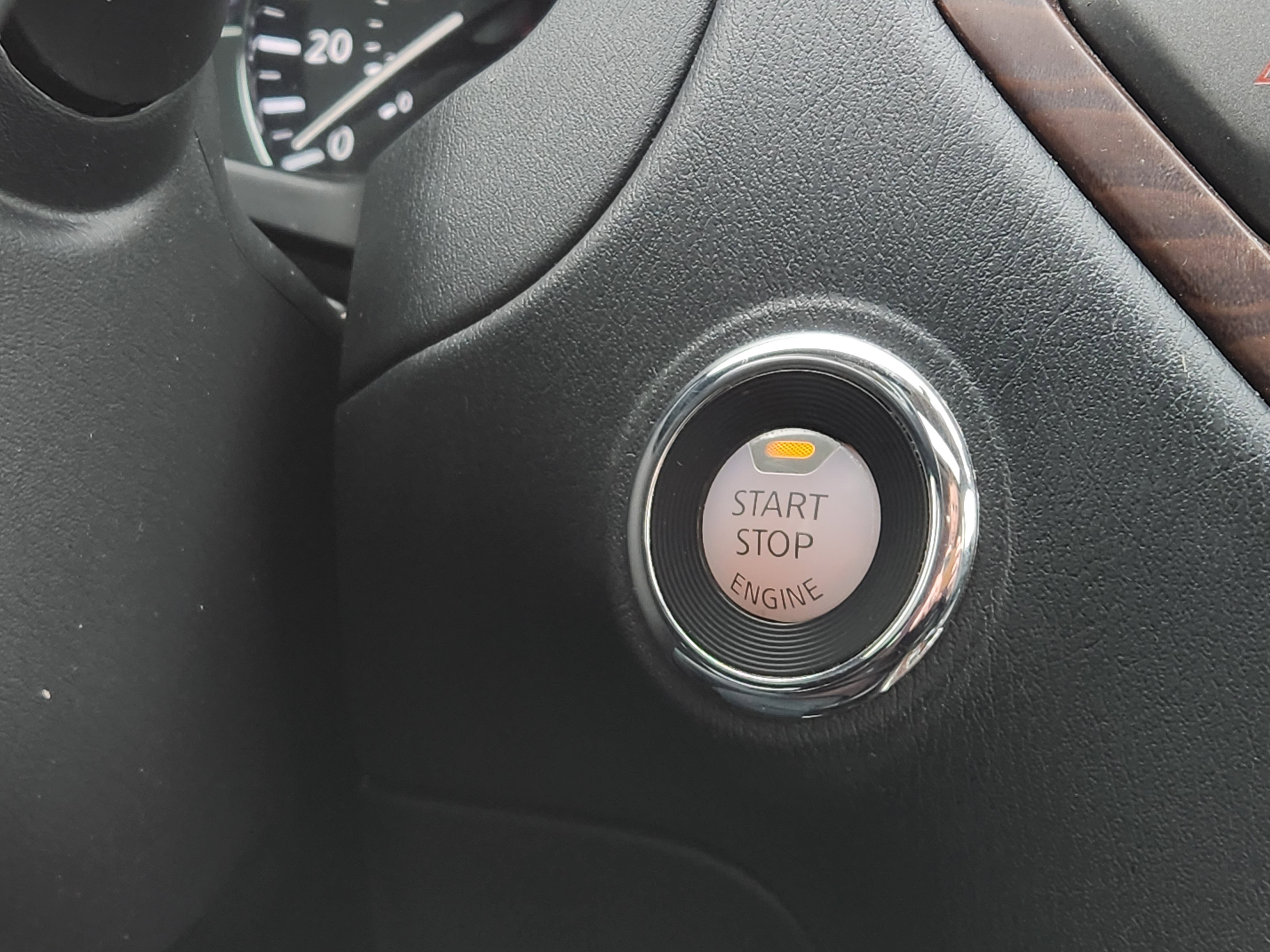 Used 2020 Nissan Pathfinder Platinum image 31