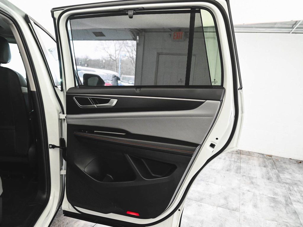 Used 2025 Volkswagen Atlas Peak Edition SE AWD/4WD image 14