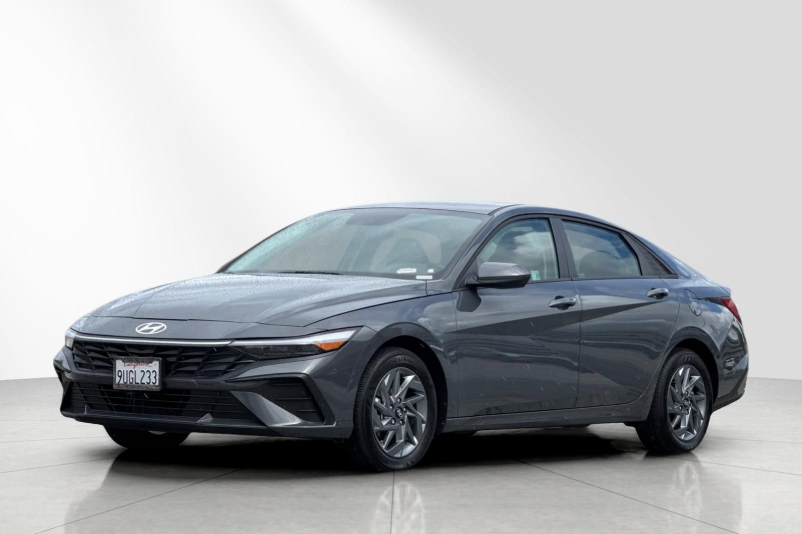 Used 2025 Hyundai Elantra Hybrid FWD image 8