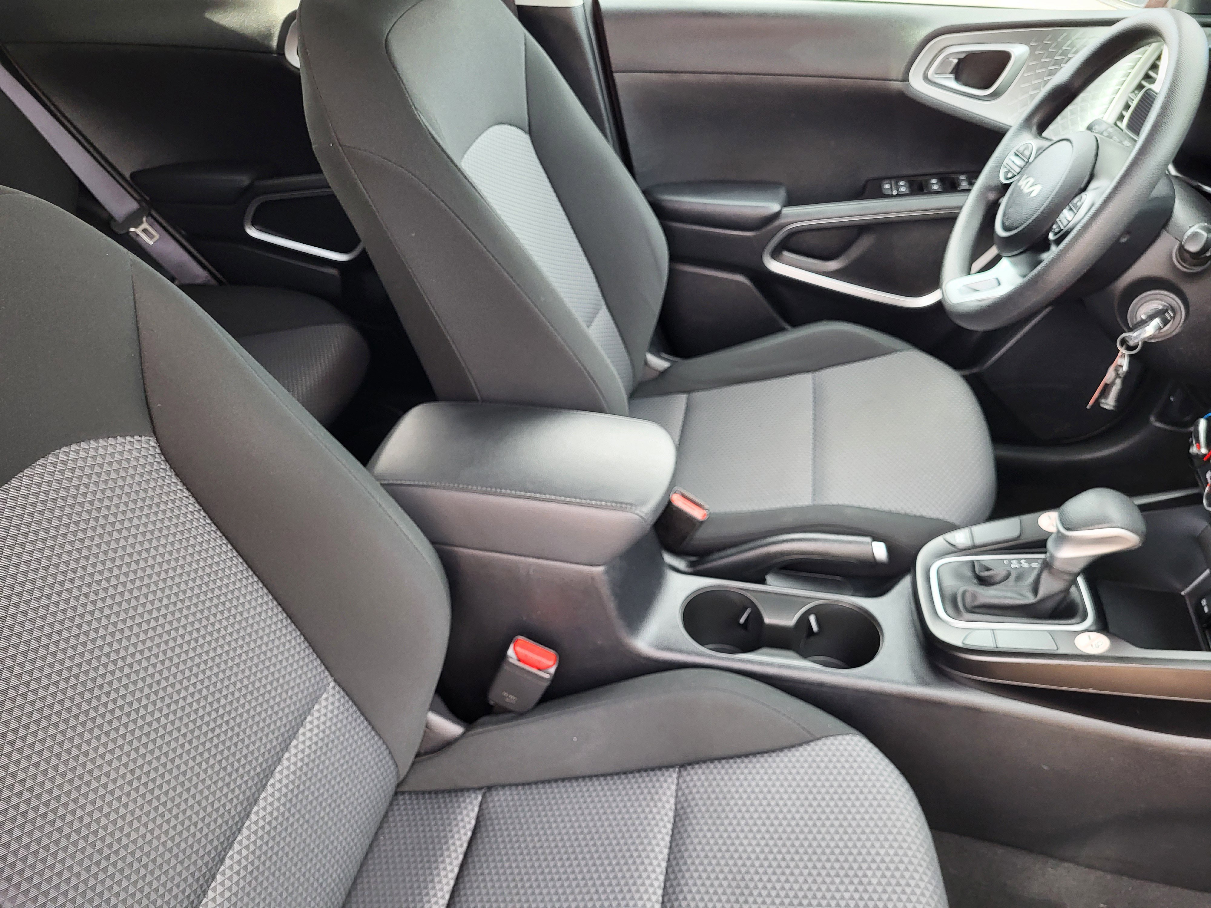 Used 2023 Kia Soul LX w/ LX Technology Package image 14