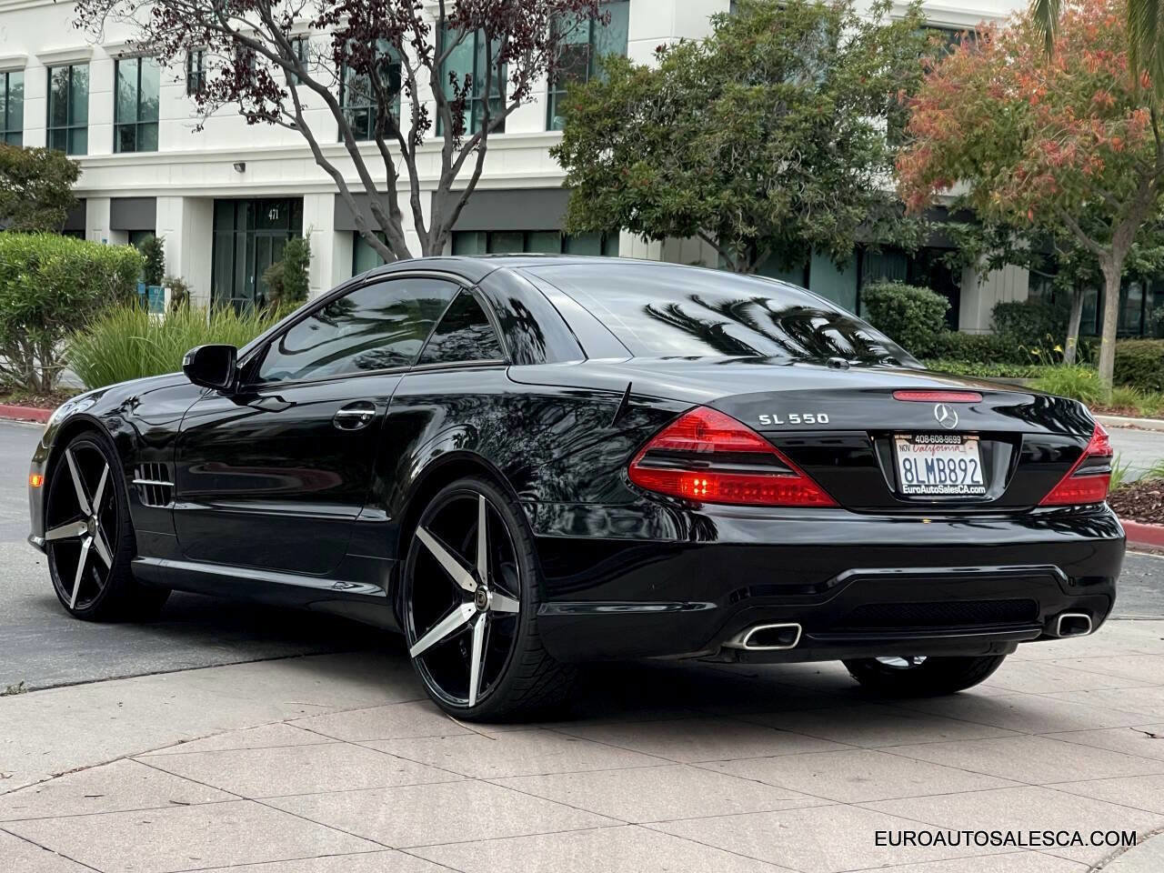 Used 2011 Mercedes-Benz SL 550 image 4