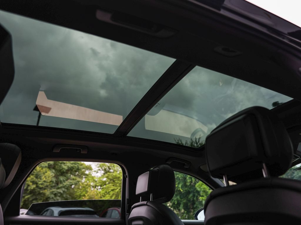 Certified 2025 Porsche Cayenne AWD/4WD image 37
