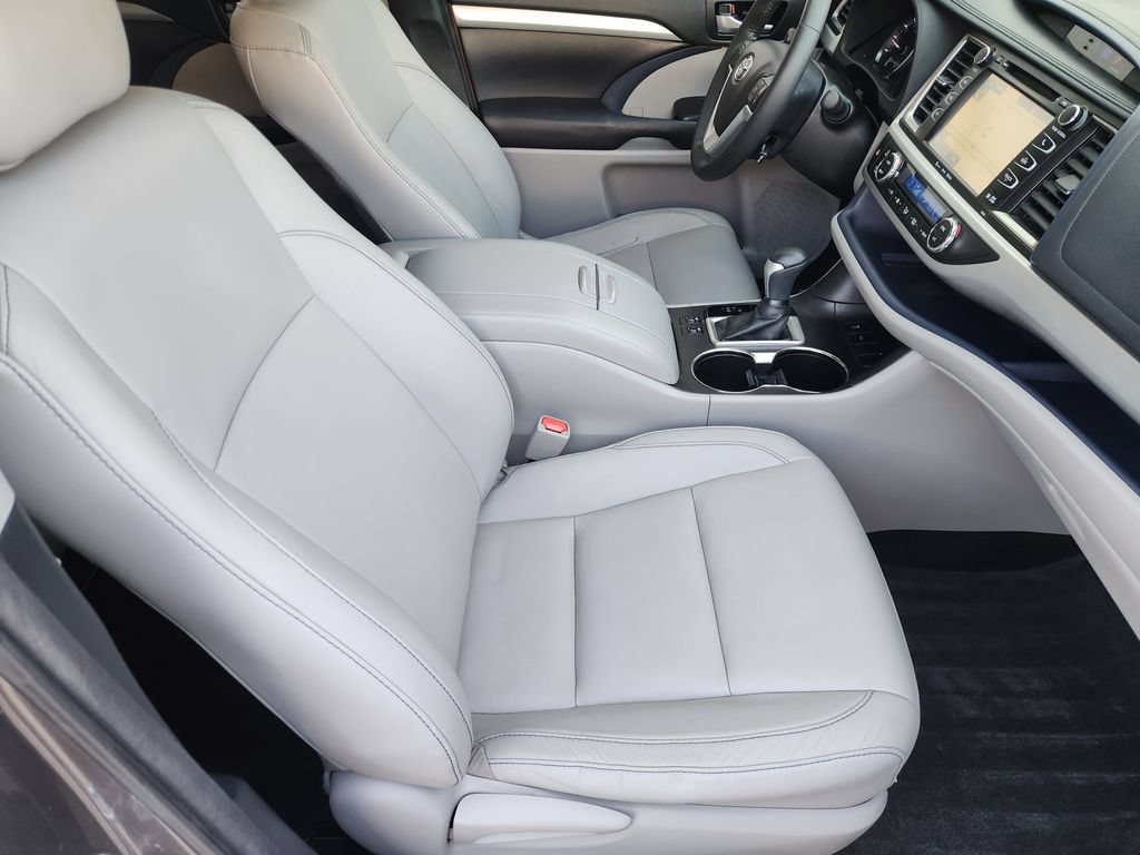 Used 2016 Toyota Highlander XLE FWD image 14