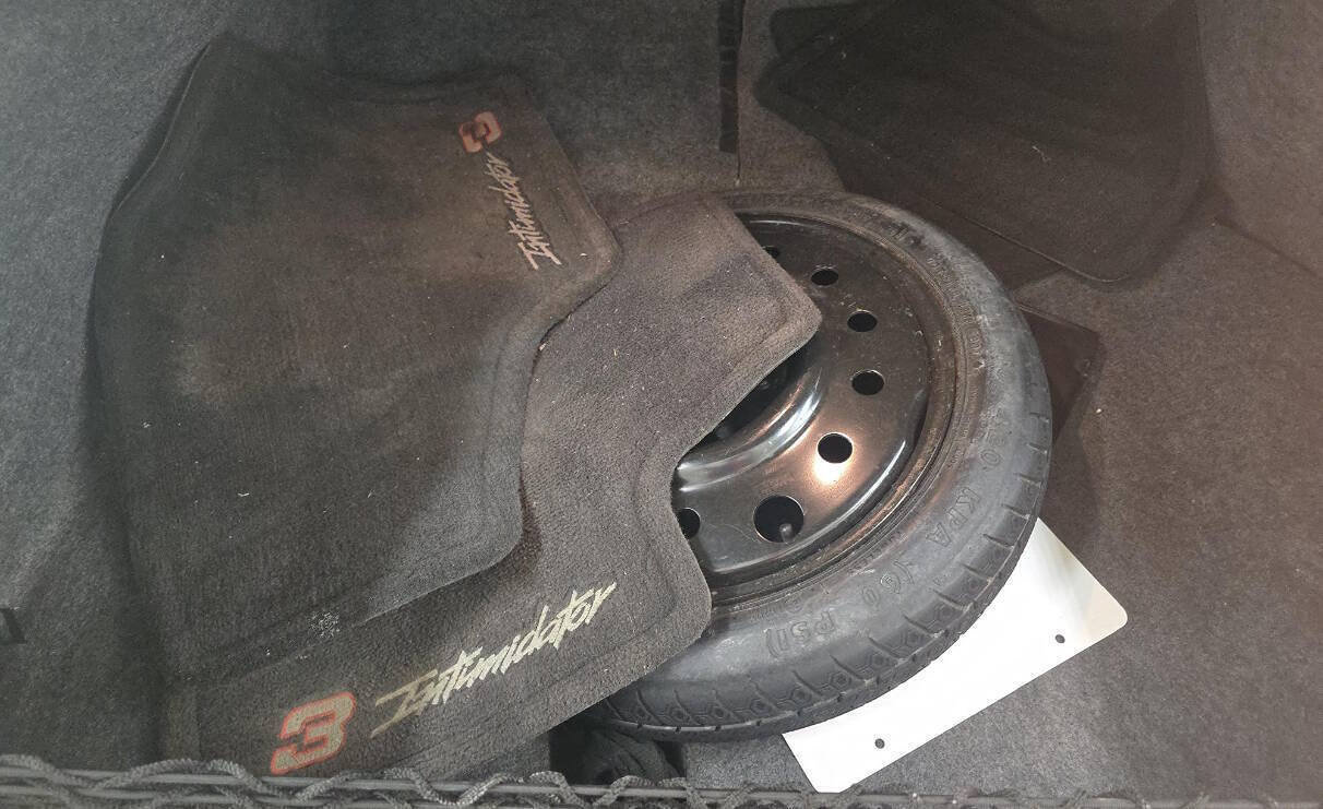 Used 2002 Chevrolet Monte Carlo SS w/ Preferred Equipment Group FWD image 8