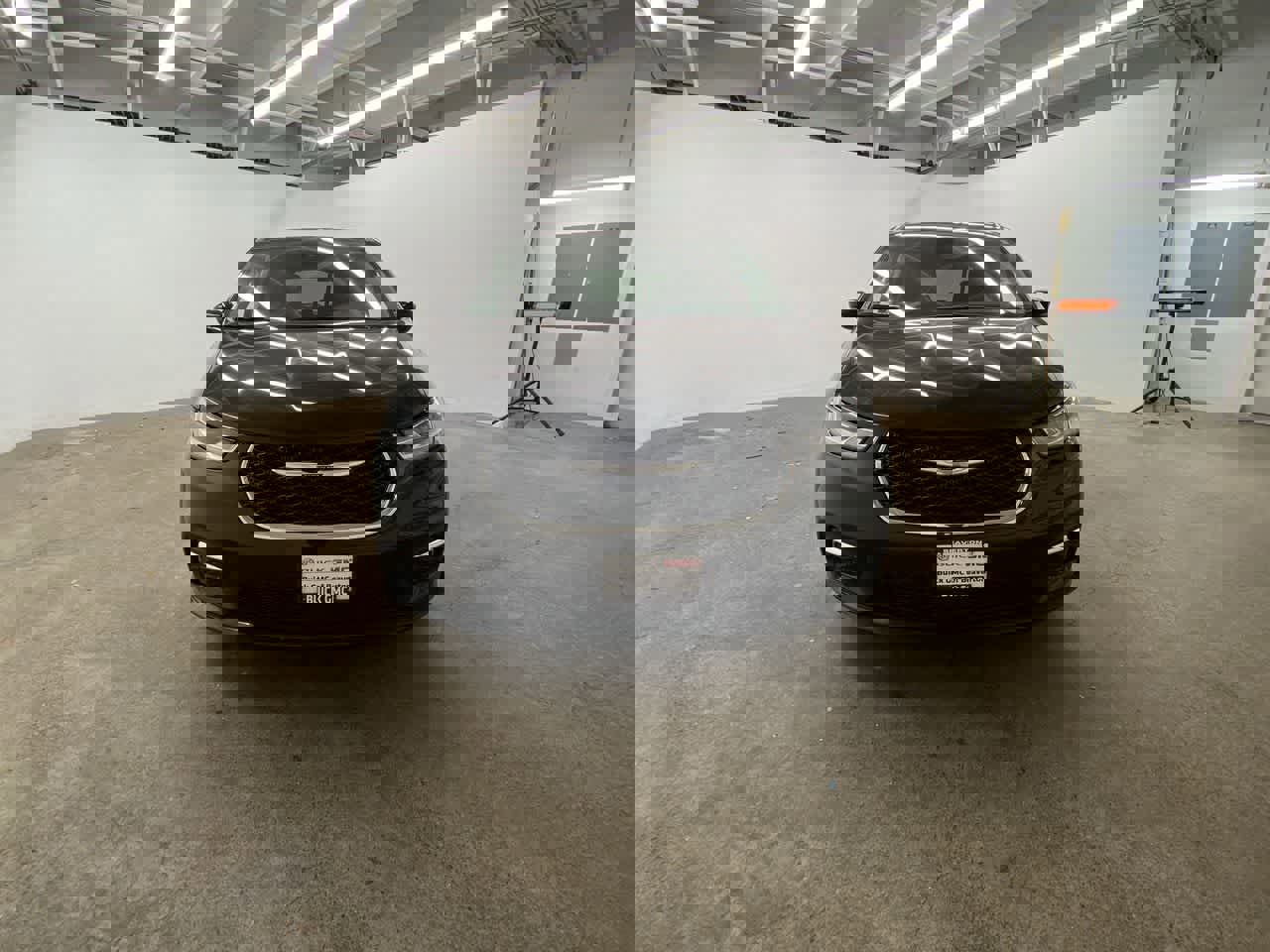 Used 2024 Chrysler Pacifica Touring-L image 9