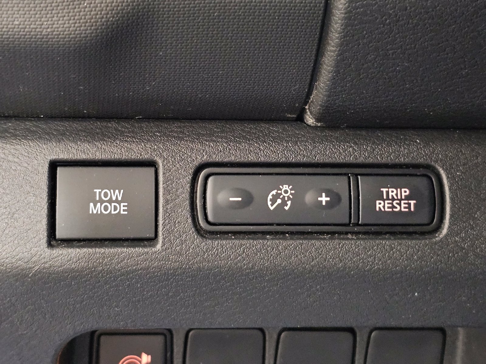 Used 2022 Nissan Frontier PRO-4X w/ Technology Package AWD/4WD image 18