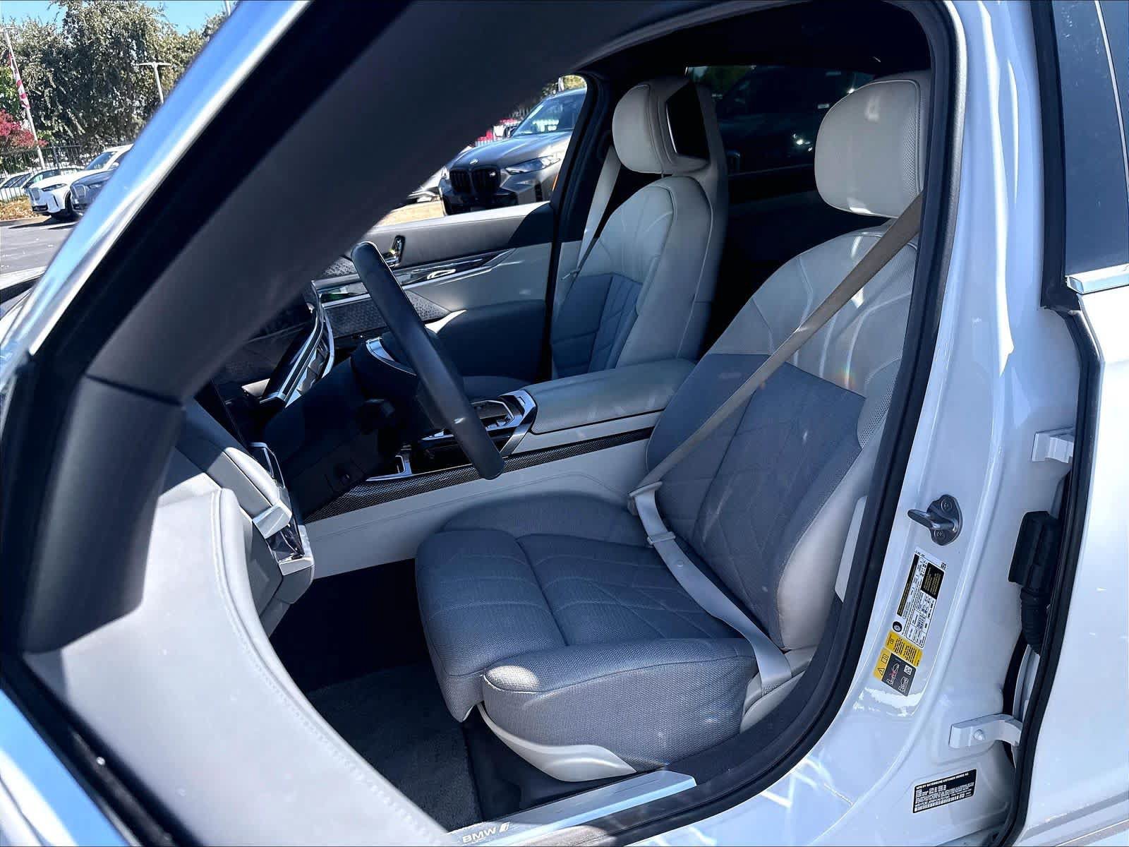 Used 2023 BMW i7 xDrive60 AWD/4WD image 21